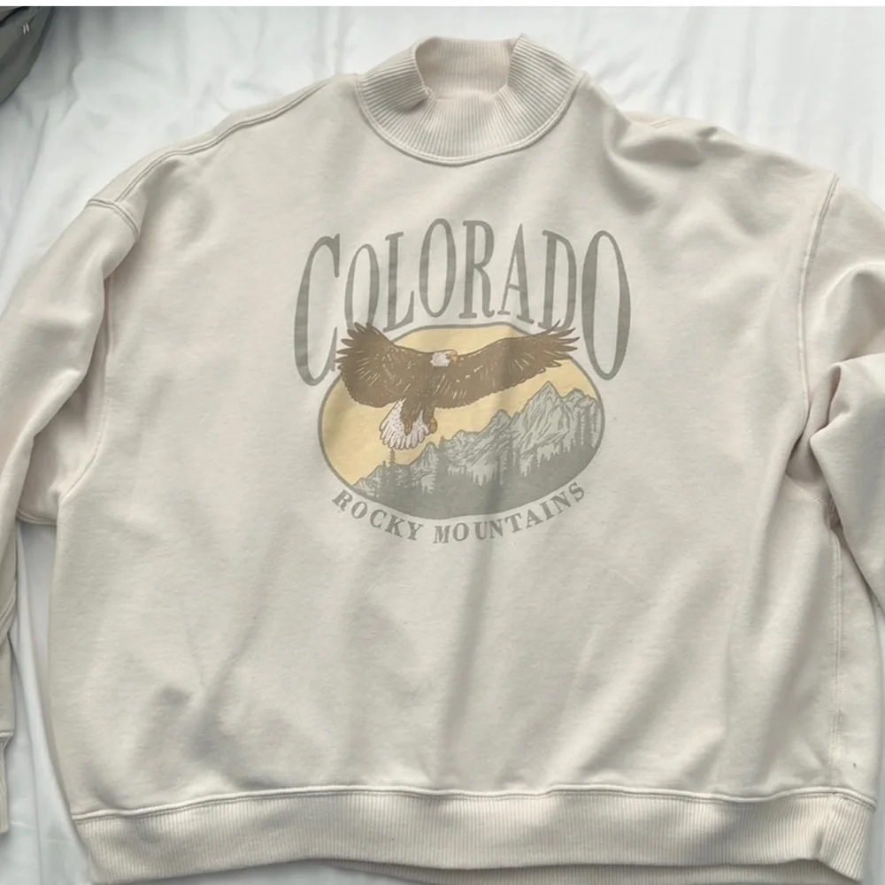 SOLD ON DEPOP American Eagle Colorado Sweatshirt (cream/beige, size small) - Picture 3 of 3